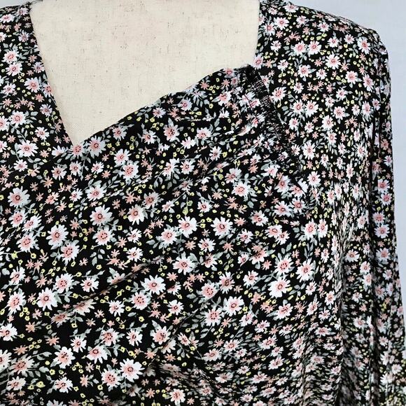 Elodie NWT Floral Wrap Long Sleeves Dress Women Various - Picture 3 of 12